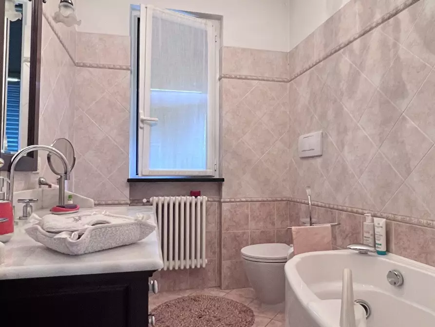 Immagine 55 di Villa in vendita  in Via Alla Strà a Savona