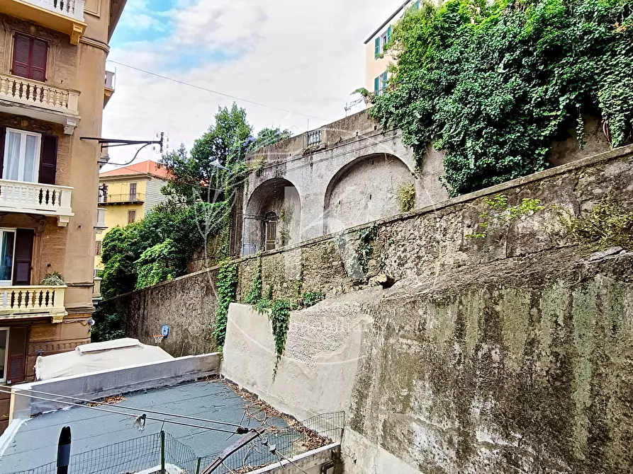 Immagine 3 di Pentalocale in vendita  in Via Santorre di Santarosa 3 a Savona