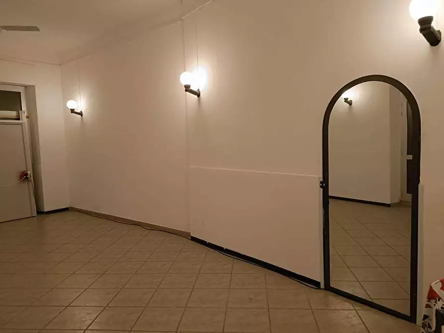 Immagine 2 di Garage in vendita  in Via Cosseria a Savona