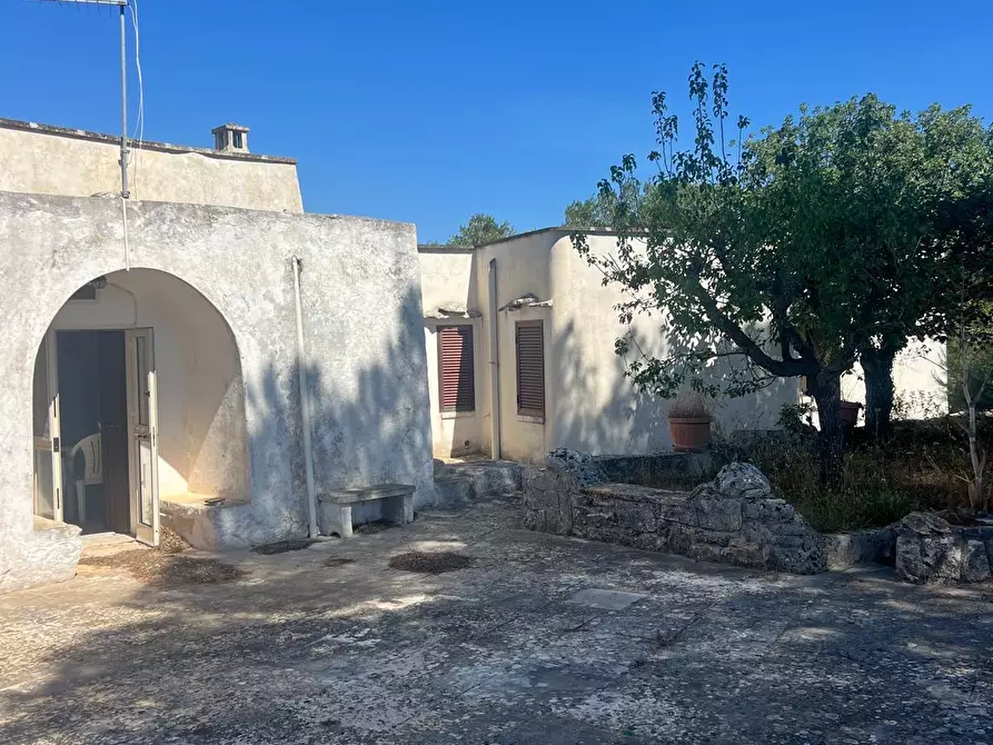 Immagine 1 di Villa in vendita  in Strada Provinciale 17 SNC a Ostuni