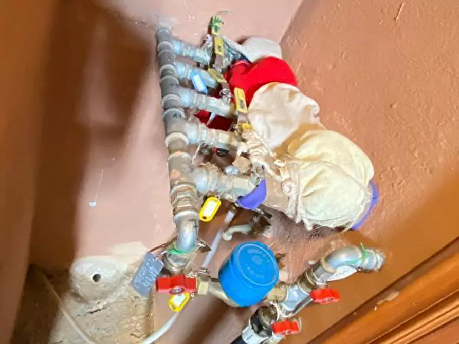 Immagine 12 di Bilocale in vendita  a Urbe