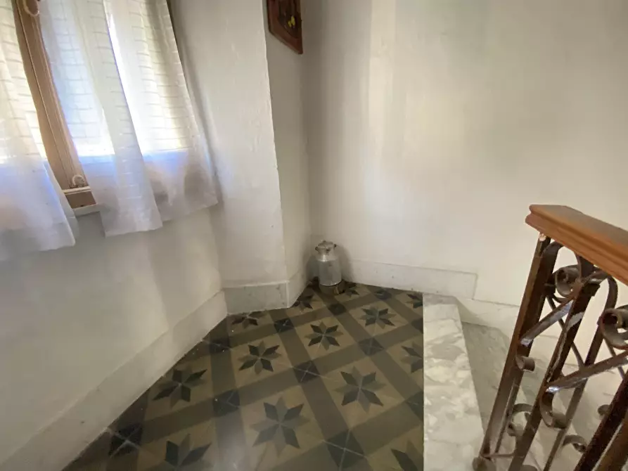 Immagine 13 di Palazzo in vendita  in Via Stefano Ramorino 3 a Urbe