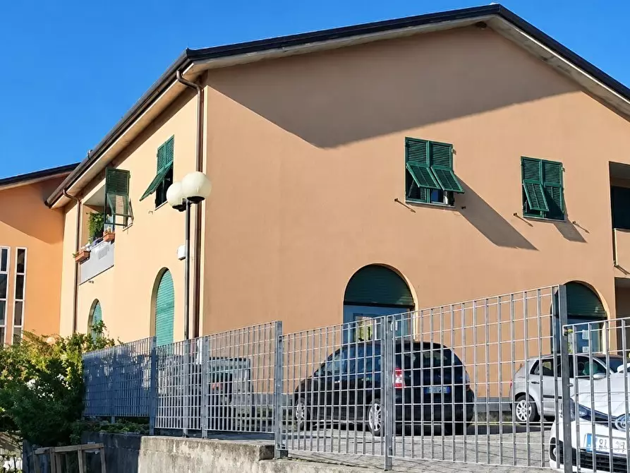 Immagine 1 di Pentalocale in vendita  in Via Pisanello 27/B a Ameglia