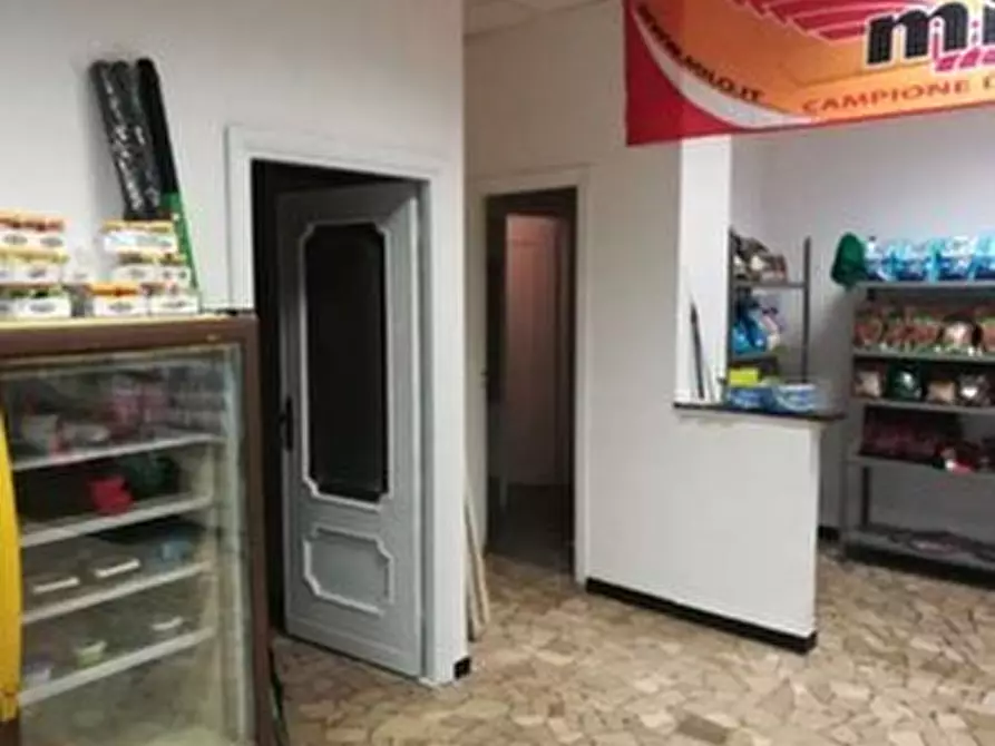 Immagine 7 di Locale commerciale in vendita  in Via Isorelle 40 a Savignone