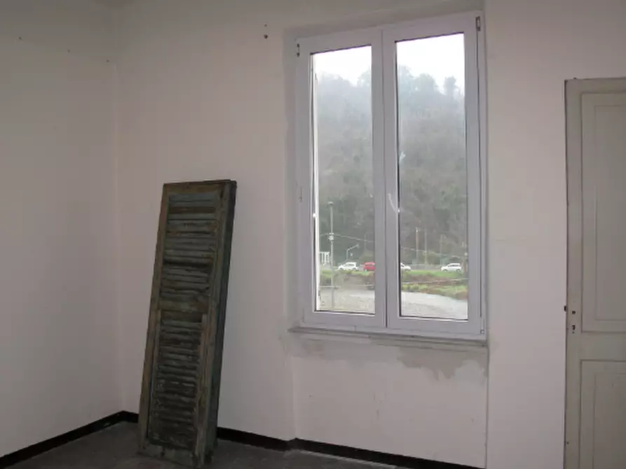 Immagine 5 di Pentalocale in vendita  in Via Fratelli Canepa 48B a Serra Riccò