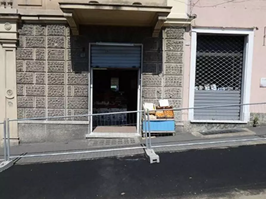 Immagine 1 di Locale commerciale in vendita  in Viale Carlo Canepa 36R a Genova