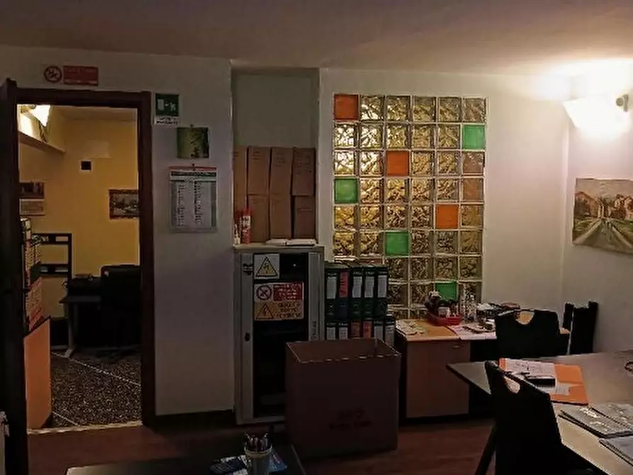 Immagine 7 di Locale commerciale in vendita  in Via Giacinto Macciò 9 a Busalla