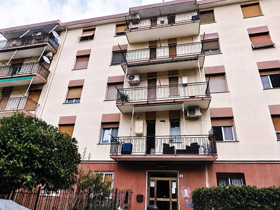 Immagine 1 di Quadrilocale in vendita  in Via Villini Ambrogio Negrone 18/17 a Genova
