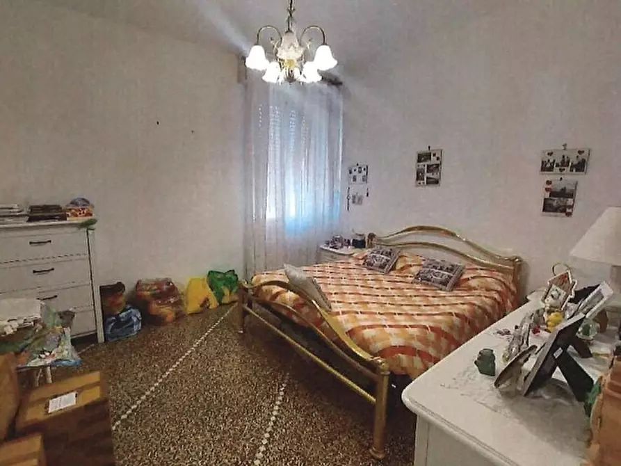 Immagine 6 di Pentalocale in vendita  in Via Fratelli Meldi 18 a Genova
