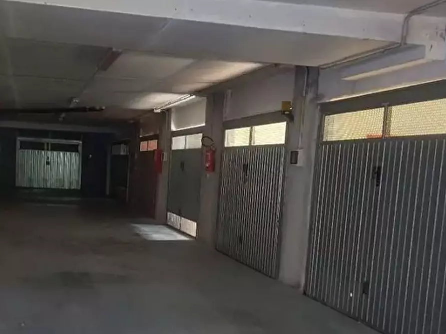 Immagine 3 di Garage in vendita  in Via Giuseppe Airenti 44 a Imperia