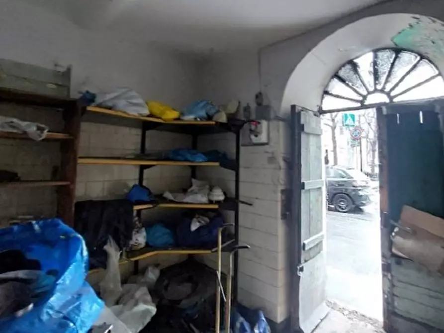 Immagine 5 di Locale commerciale in vendita  in Via Teglia 69R a Genova