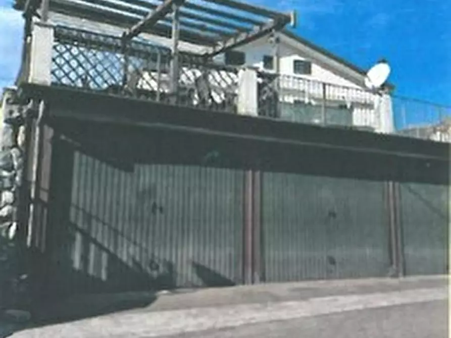 Immagine 2 di Garage in vendita  in Via Beggiola 2 a Follo