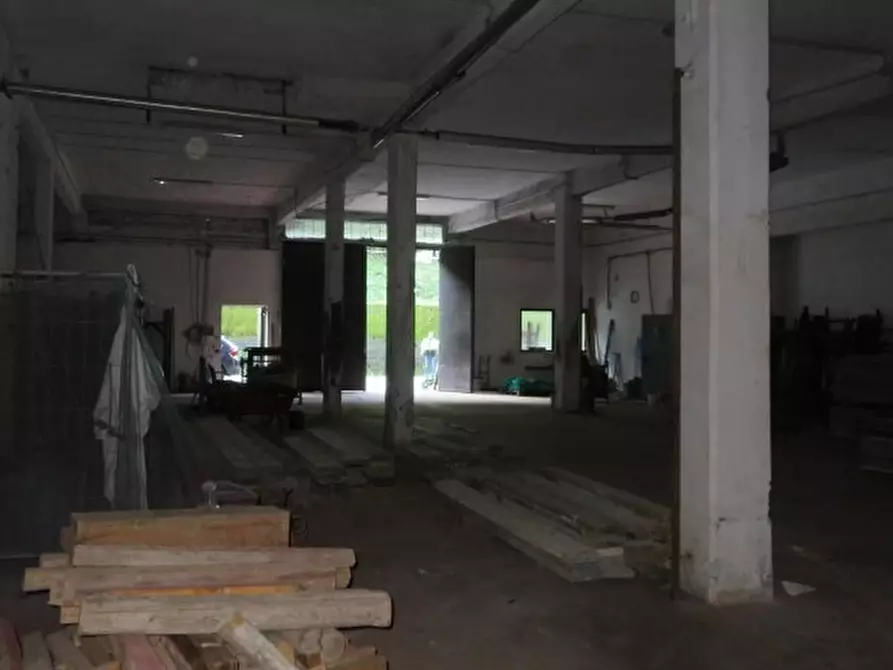 Immagine 5 di Attività artigianale in vendita  in Via Piano 81 a Isola Del Cantone