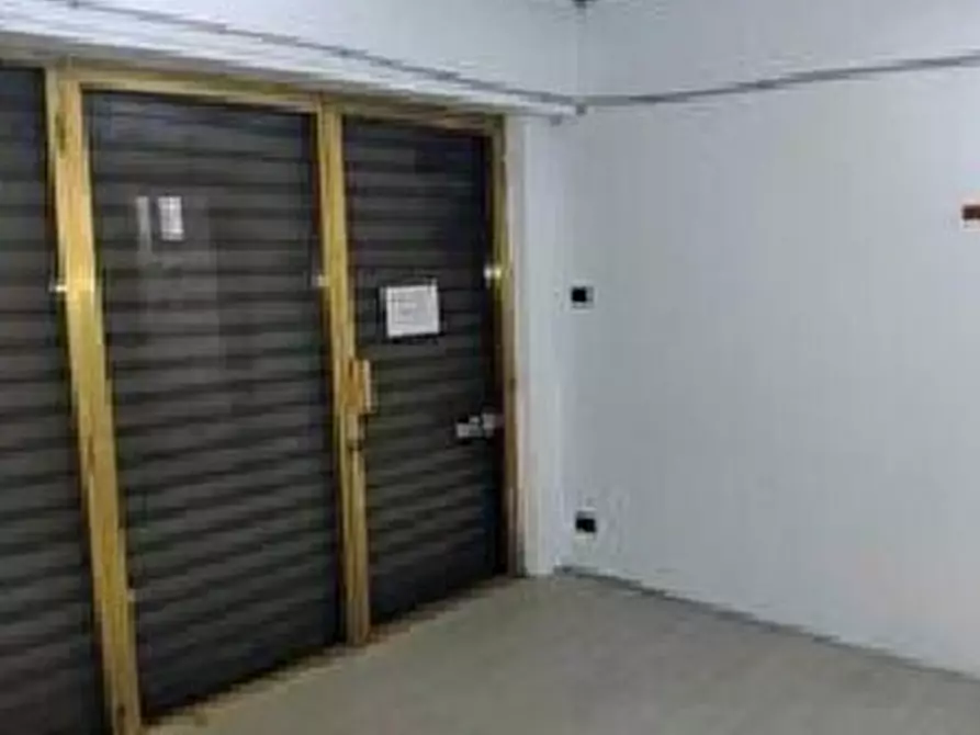Immagine 5 di Locale commerciale in vendita  in Via Cirano Bellotto 21R a Quiliano