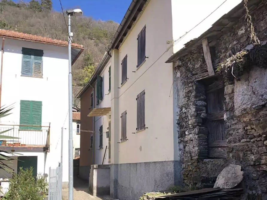 Immagine 3 di Villetta a schiera in vendita  in Frazione Vallebuona 7 a Lumarzo