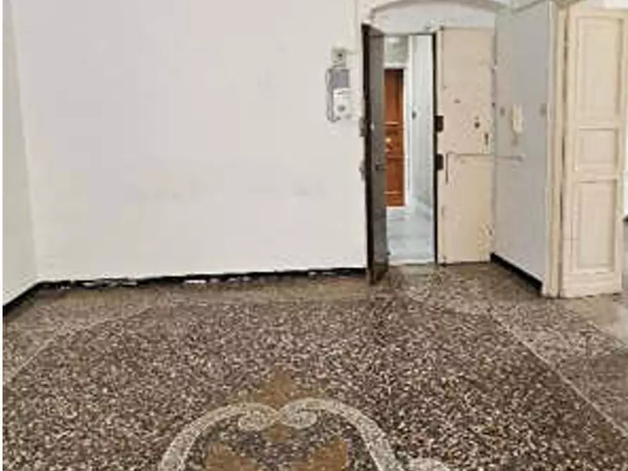 Immagine 3 di Pentalocale in vendita  in Via Caterina Rossi 1 a Genova
