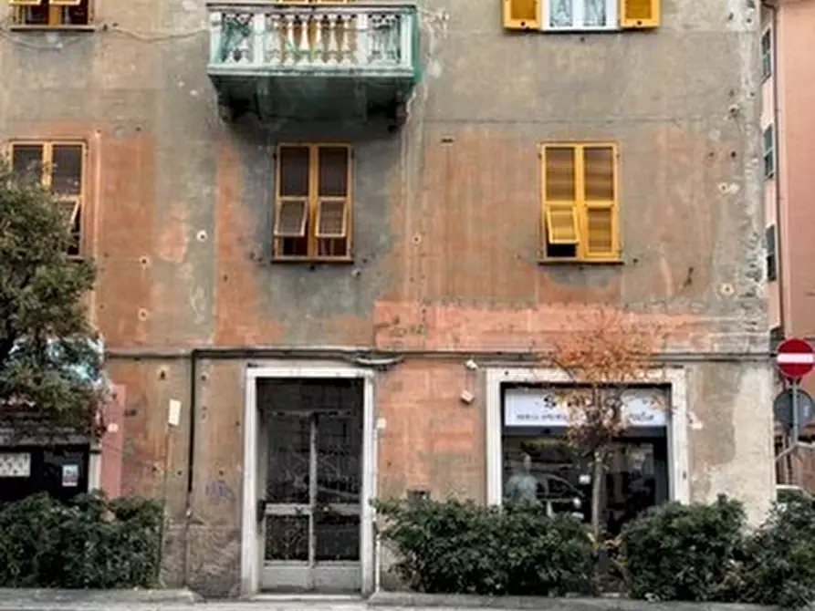 Immagine 1 di Pentalocale in vendita  in Via Merano 25 a Genova