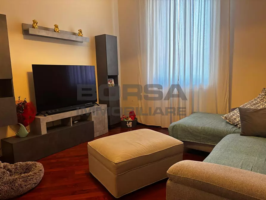 Immagine 1 di Trilocale in vendita  in Viale Giosuè Carducci 47 a Livorno