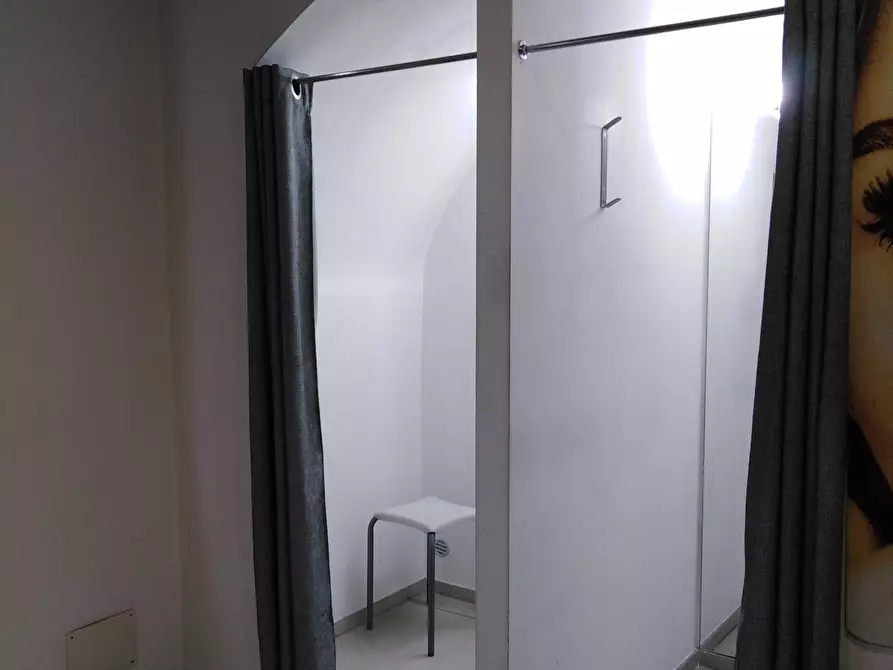 Immagine 6 di Locale commerciale in vendita  a Ragusa