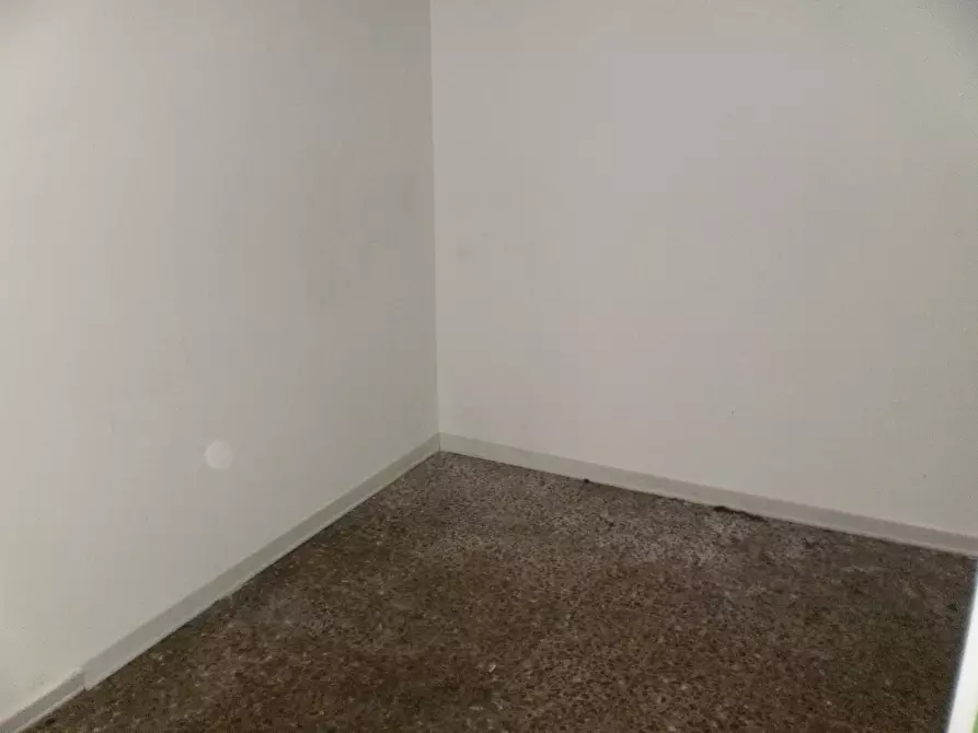 Immagine 6 di Locale commerciale in affitto  a Ragusa