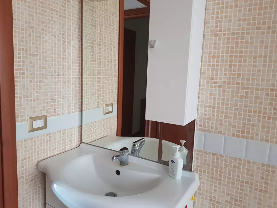 Immagine 12 di Trilocale in affitto  a Ragusa