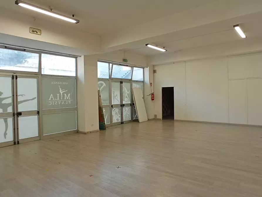 Immagine 3 di Showroom in vendita  a Ragusa