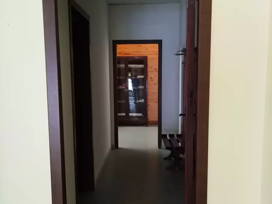 Immagine 10 di Locale commerciale in vendita  a Ragusa