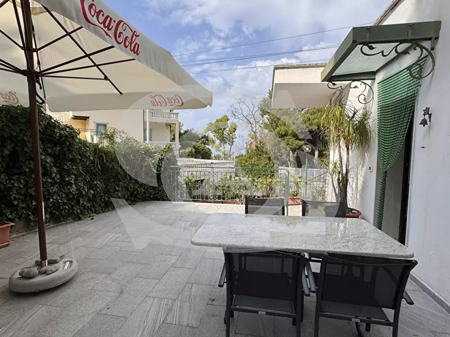 Immagine 40 di Bilocale in vendita  in Viale dei pepi 1 a Ospedaletti