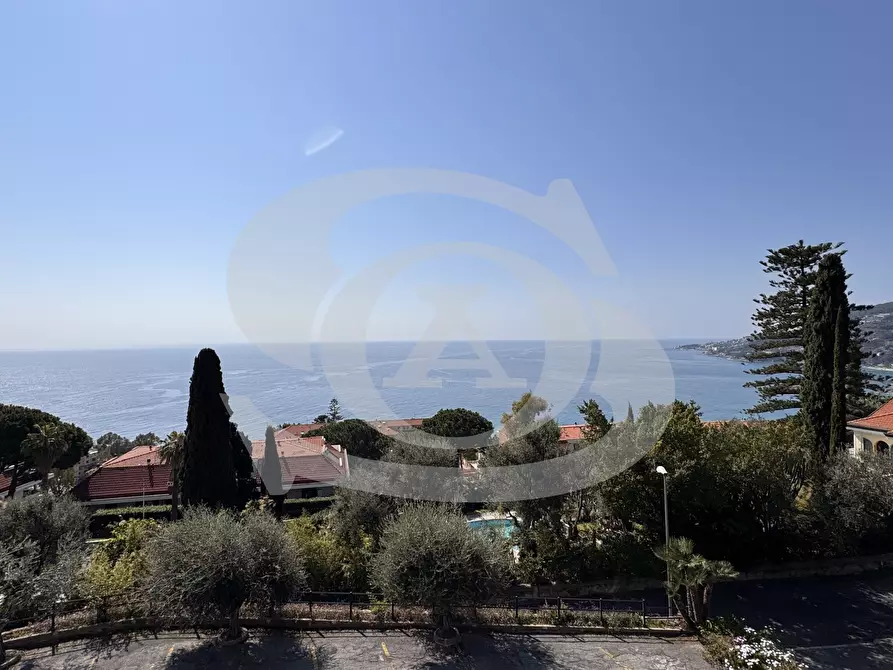 Immagine 35 di Bilocale in vendita  in Via Padre Semeria 54 a Ospedaletti