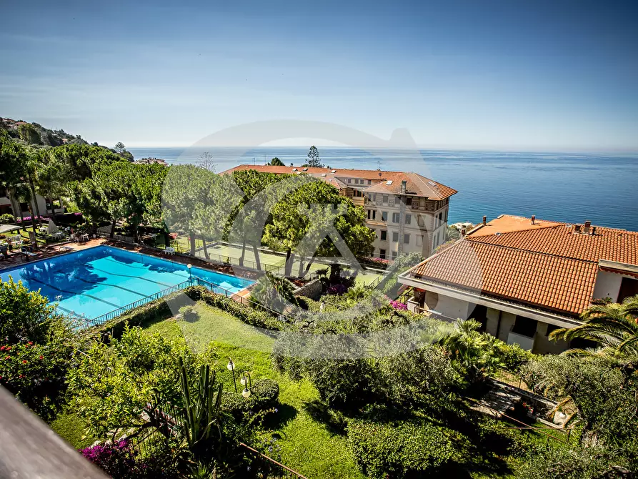 Immagine 31 di Monolocale in vendita  in Viale dei Pepi 13 a Ospedaletti