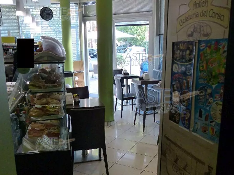 Immagine 2 di Locale commerciale in vendita  a Cattolica