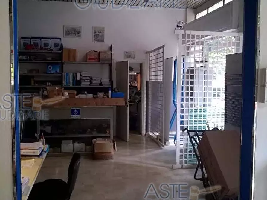 Immagine 1 di Locale commerciale in vendita  a Rimini