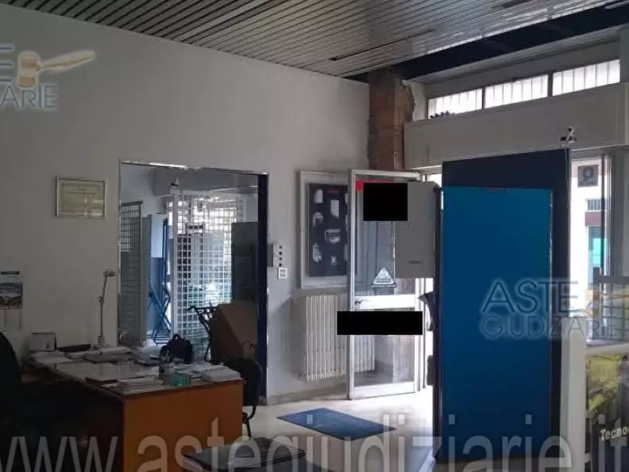 Immagine 1 di Locale commerciale in vendita  a Rimini