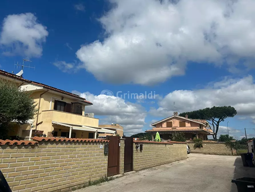 Immagine 7 di Casa bifamiliare in vendita  in Via Lago di Carezza 13 a Nettuno