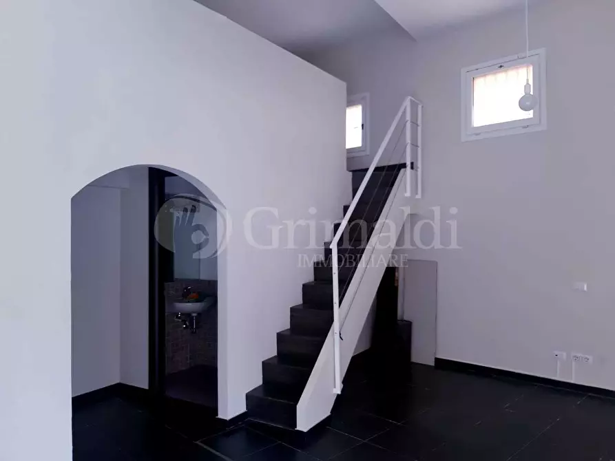 Immagine 6 di Locale commerciale in affitto  in Via Francesco Breschi 2 a Anzio