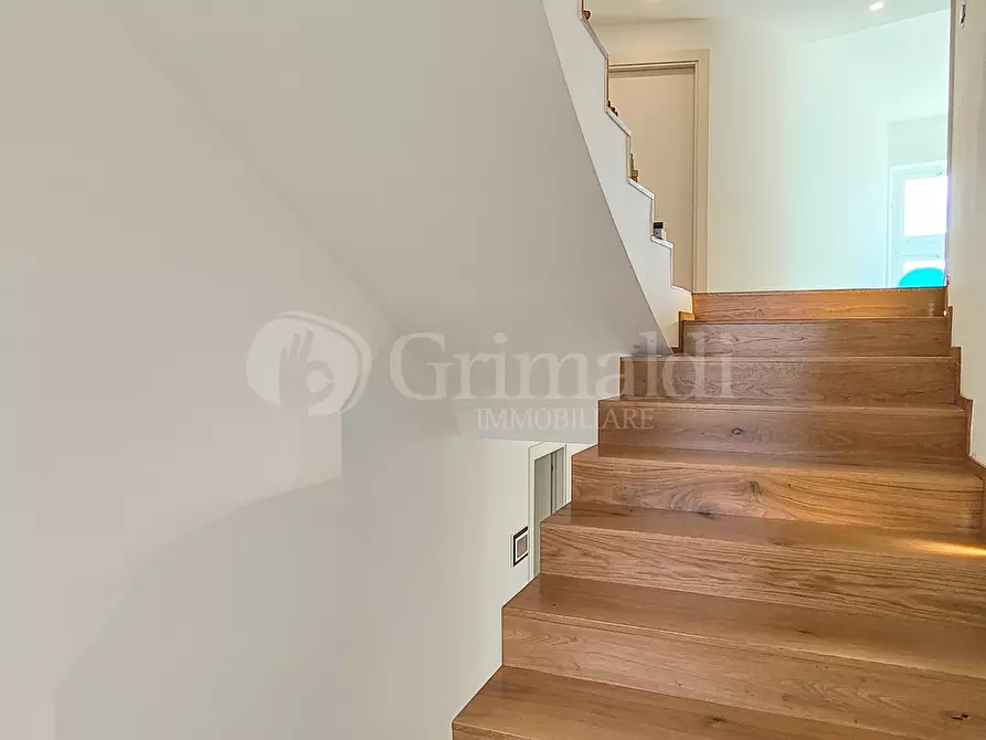 Immagine 45 di Villa in vendita  a Anzio