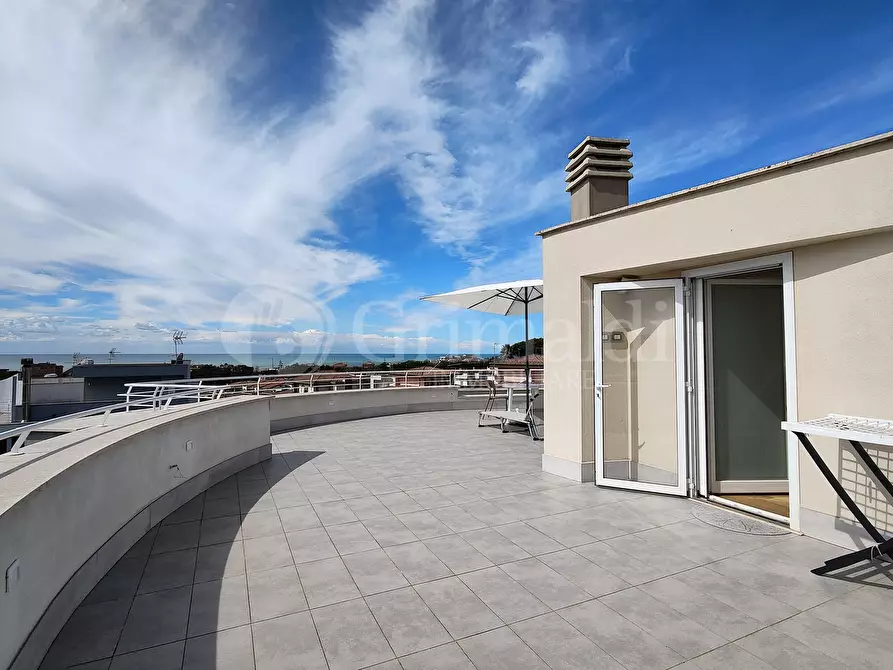 Immagine 54 di Villa in vendita  a Anzio