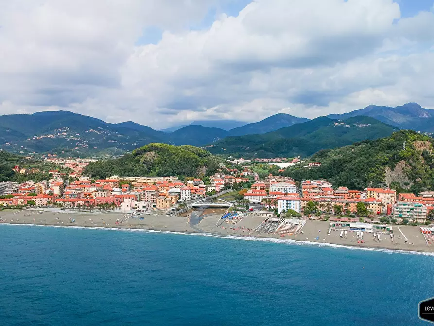 Immagine 1 di Bilocale in vendita  a Sestri Levante