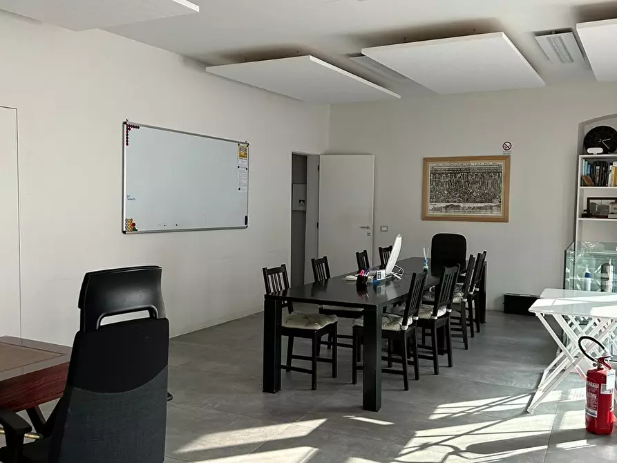 Immagine 3 di Locale commerciale in vendita  in Via Nazionale 187 a Sestri Levante