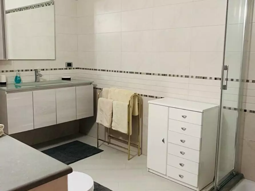 Immagine 35 di Villa in affitto  a Livorno