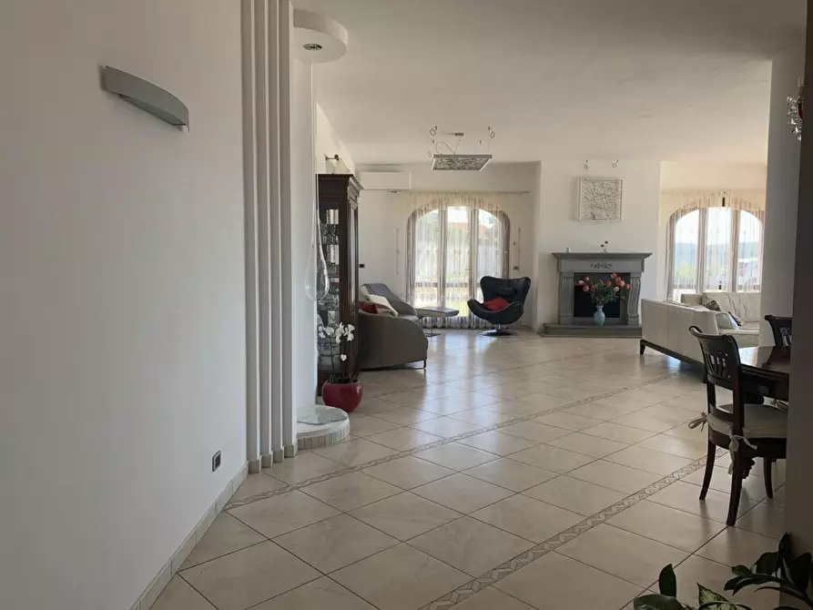 Immagine 19 di Villa in affitto  a Livorno