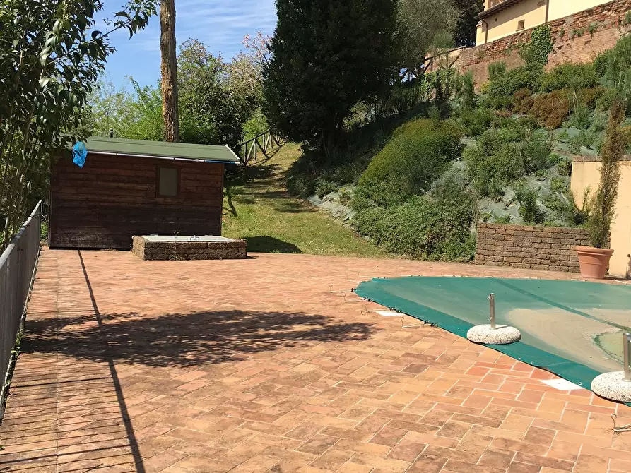 Immagine 3 di Rustico / casale in vendita  a Livorno