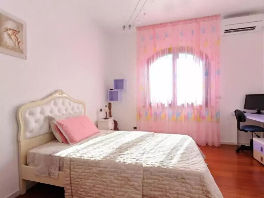 Immagine 26 di Villa in affitto  a Livorno