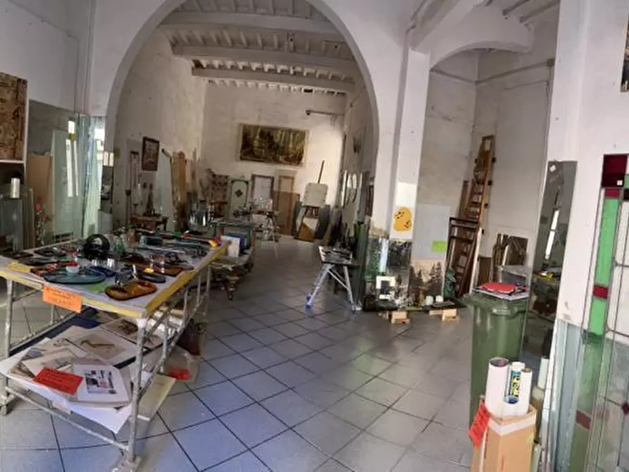 Immagine 15 di Locale commerciale in vendita  a Piombino