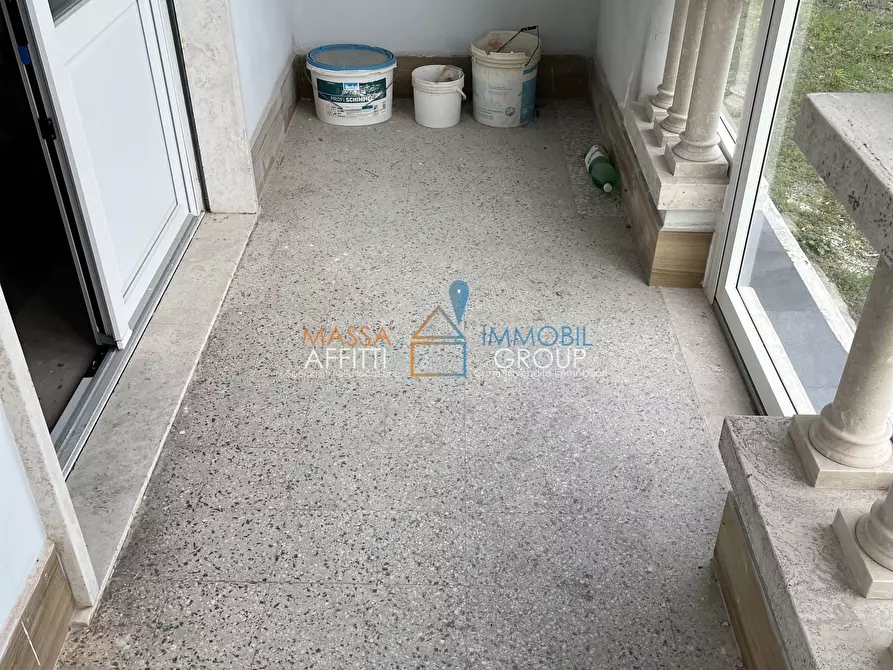 Immagine 4 di Villa in vendita  in Strada Statale 1 108 a Massa