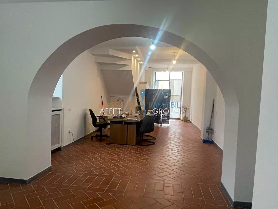 Immagine 3 di Locale commerciale in affitto  in Via Cavour 20 a Massa