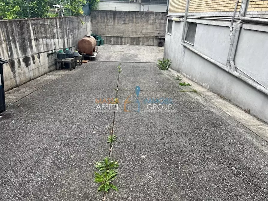 Immagine 1 di Laboratorio in affitto  in Via del Papino 15 a Massa