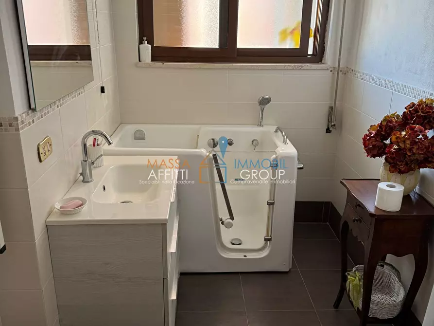 Immagine 34 di Pentalocale in vendita  in Viale Giacomo Puccini 26 a Massa