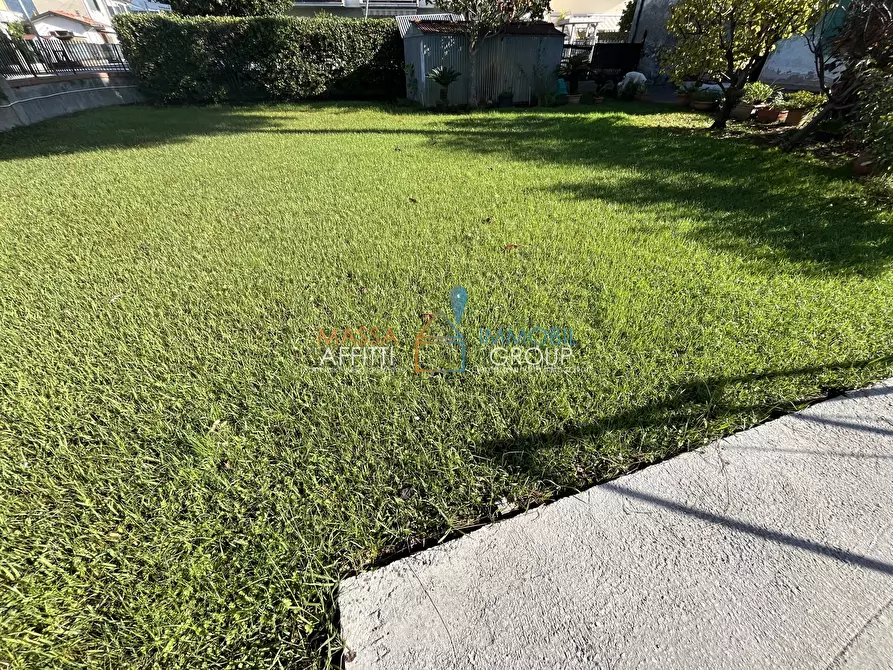 Immagine 1 di Casa indipendente in vendita  in Via Venezia 54 a Massa