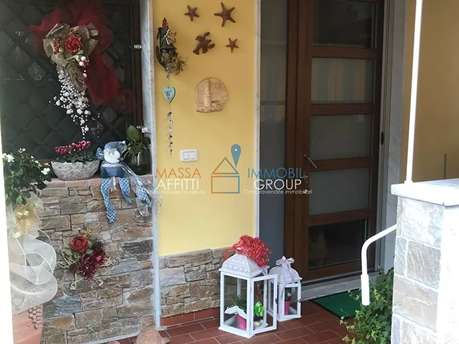 Immagine 12 di Quadrilocale in vendita  in Via Lago 37 a Montignoso